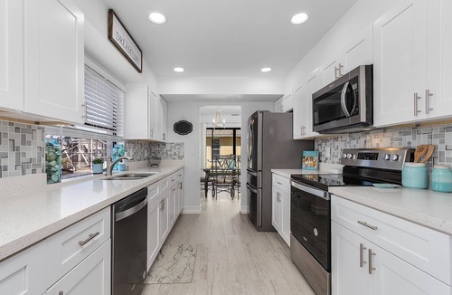 Caloosahatchee House | Gorgeous Gulf Access Home-Heated pool & garage game room!