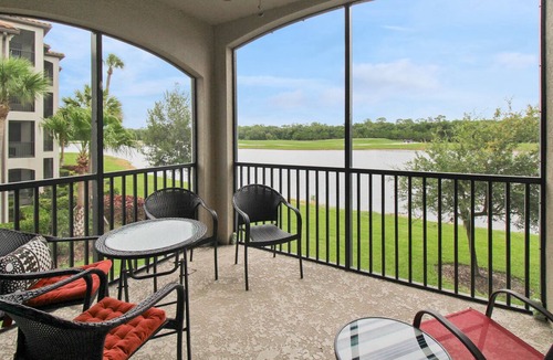 Lakewood Ranch Condo | Gorgeous lakefront 2nd floor condo in Lakewood National Golf club - The Artist's Way