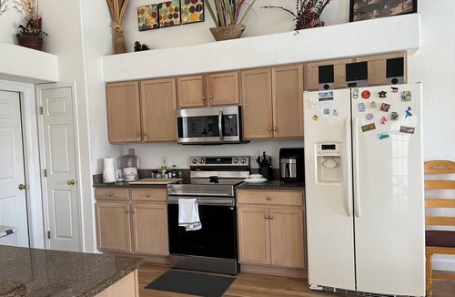 Loma Vista Villa | Gorgeous, near parks, 2 master suites, private pool&spa, covered patio, wifi