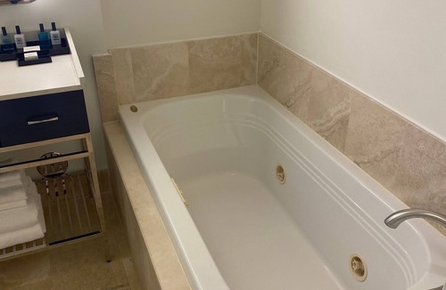 Mid Beach Hotel | Gorgeous Renovated ocean view 1BD2BA suite with two complimentary spa passes