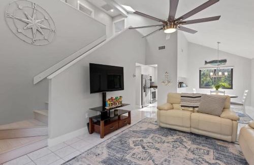 The Dunes House | Gorgeous Residence in the Esteemed Sanibel Dunes Community