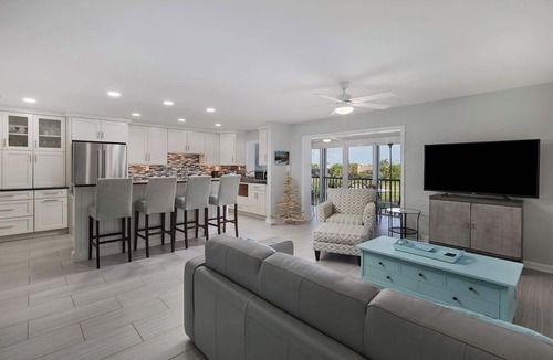 Sanibel Apartment | Gorgeous Spanish Cay Residence, Steps to Beach
