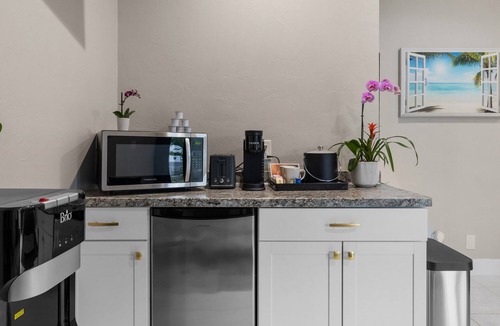 Wilton Manors Apartment | Gorgeous suite with private pool access and minutes to Wilton Drive!