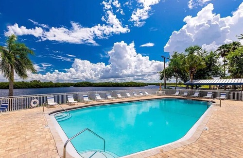Ruskin House | Gorgeous Sunsets at Bahia Beach Retreat - Your Perfect Coastal Escape