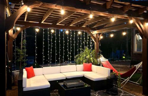 Rogersville House | Gorgeous Tiny House with Indoor and Outdoor Lounging Space in Alabama