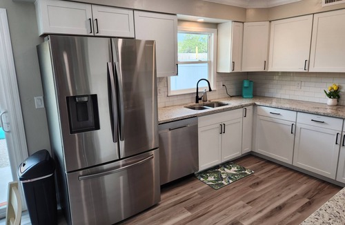 Fort Myers Beach House | Grand Coastal Getaway! 6BR w/3 KING beds. Entire duplex. Pet friendly