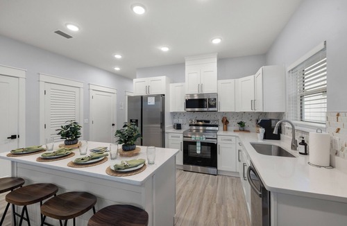 Holiday Beach House | Grand Duplex: 2 Private Pools, 8 Themed Rms, Beach, Xbox Walls, Arcades