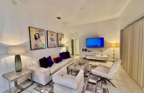 Sandy Ridge House | Grand Luxury 4BR Pool Home Near Disney Parks