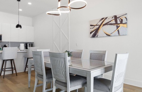 Tampa Villa | Great for Large Groups! 2 Immaculate Homes In West Tampa, Just 1 Mile from Ray-J