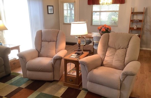 Liberty Park Villa | Great Location! 2 Bdrm villa with GAS GOLF CART, BBQ & FREE WiFi included!