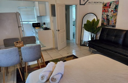 Parkside Apartment | Great Studio for Vacations - 124