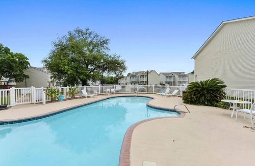 Gulfport House | Green Beach House, Ping Pong, Sleep 8, Swimming Pool, Gated,Casinos