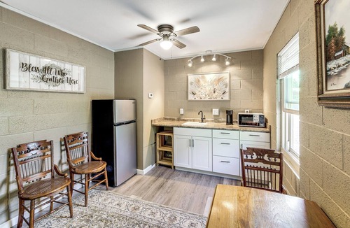 Clinton Cottage | Greers Ferry Lake Access! Cozy & Wooded Retreat
