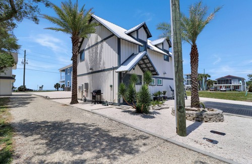 Indian Pass House | ☀️Ground Floor with Beach Views-Short Walk to Beach-Sugar Sand Cottage B☀️