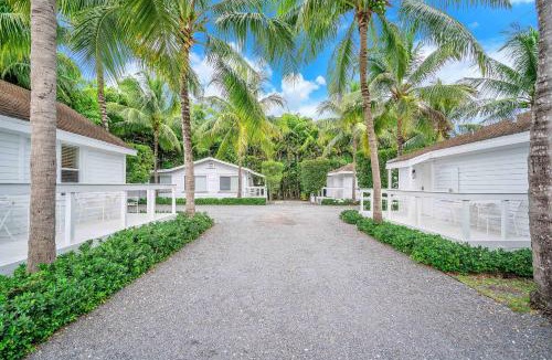 Southwest Coconut Grove House | Grove Bay Bungalow - 2/2 Gated Cottage-Walk to Bay