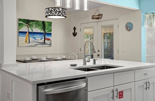 El Centro Beach House | Guava Ohana ~ Cozy Beach Retreat with Hot Tub, Fire Pit & Fenced Backyard