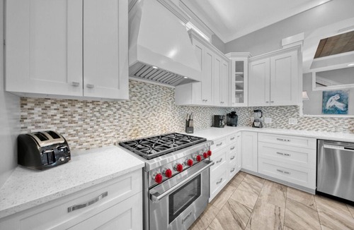Sunnyside House | Guest House: High End Open-Concept Design, 3 King Bedrooms, Near Walkover #1