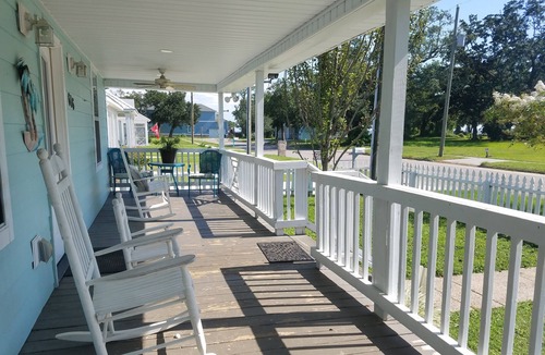 Gulfport House | Gulf Breeze Beach Cottage