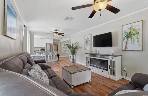 Tarpon Springs House | Gulf coast bungalow near beaches and the Sponge Docks with water front dining