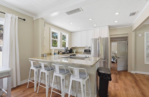 Tarpon Springs House | Gulf coast bungalow near beaches and the Sponge Docks with water front dining