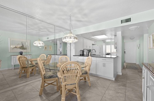 South Island Condo | Gulf Coast/Direct Beachfront View - Steps to Sand & Sunset