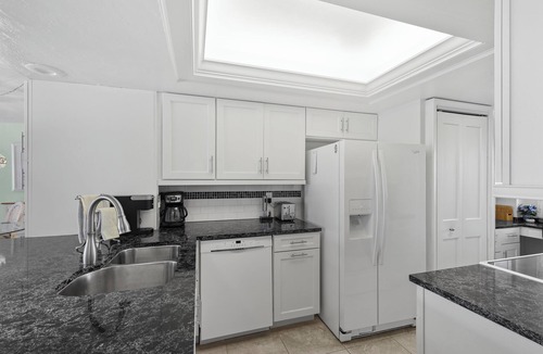 South Island Condo | Gulf Coast/Direct Beachfront View - Steps to Sand & Sunset