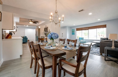 Yacht Club Villa | Gulf Coast Getaway-Pool/Beach/Dining & Excursions and minutes to Gulf of Mexico