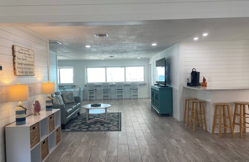 Anclote Keys House | Gulf Front home! Great fishing off the dock! Amazing Sunsets! Dolphin shows free