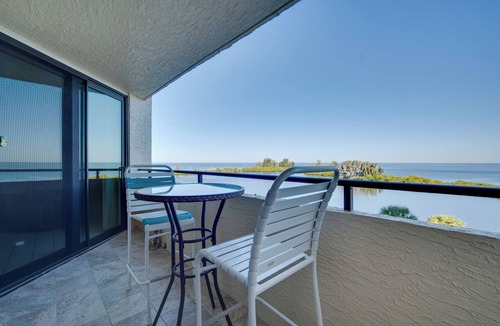 Hudson Condo | Gulf-Front Views: Coastal Hudson Condo!