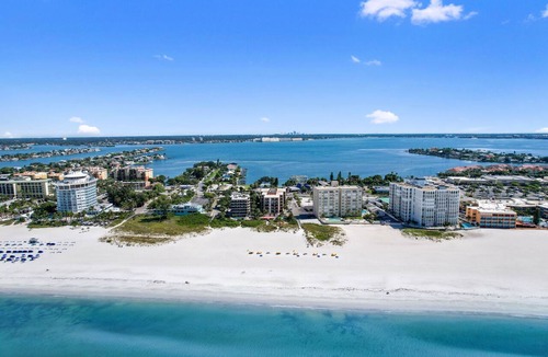St. Pete Beach Condo | Gulf Gate Resort 507 Spacious Condo , Late SUMMER "Value" Priced 197 per night