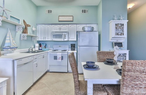 Gulf Place Condo | Gulf Place Top Floor! Ocean View! Heated Pools! 2 Min Walk to Beach! Pickleball!