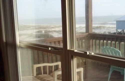 Fort Morgan House | Gulf Shores, Al Ft Morgan, Pet Friendly Beach House only 40 steps to sand dunes-