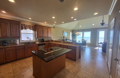 Gulf Shores House | Gulf Shores - Directly on the Beach - Luxurious House for Families and Friends