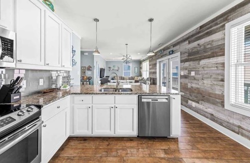 Morgantown House | Gulf Shores Walk 2 Beach Golf Cart + Hot Tub