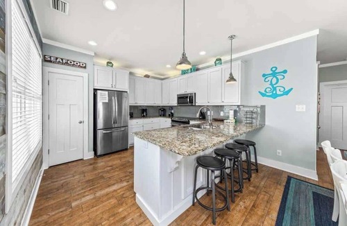 Morgantown House | Gulf Shores Walk 2 Beach Golf Cart + Hot Tub