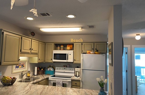 Ono Island Condo | Gulf side clean renovated two bedroom condo available fall/winter