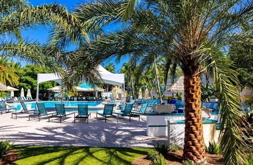 Captiva Hotel | Gulf View Pet Friendly Suite w Balcony | Pool & Beach Access | Parking & Shuttle