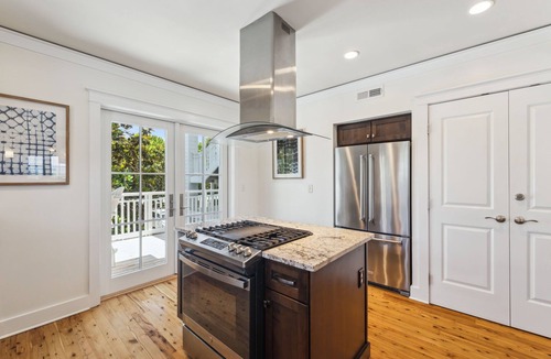 Gulf District Condo | Gulffront WaterColor Condo w/6-Seat LSV