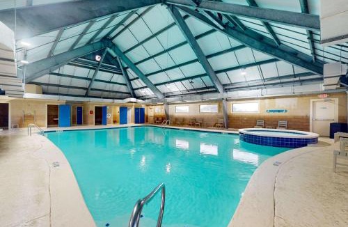 Fort Morgan House | Gulfview condo wbalcony & resort amenities - shared pools hot tubs tennis
