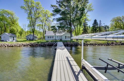 Hackensack House | Hackensack Waterfront Retreat on Tenmile Lake