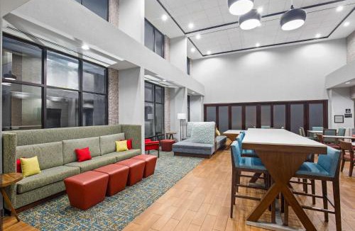 Selma Hotel | Hampton Inn Selma