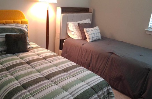 Hampton House | Hampton Lux Condo: By Convention Center & Coliseum