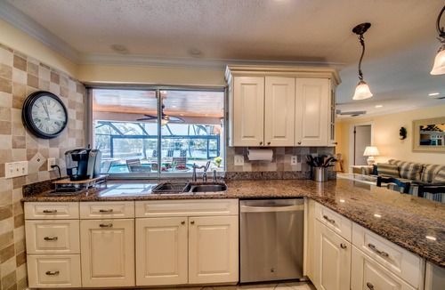 Yacht Club House | Happy Cape 27 - in the heart of the Yacht Club Area, a boaters dream