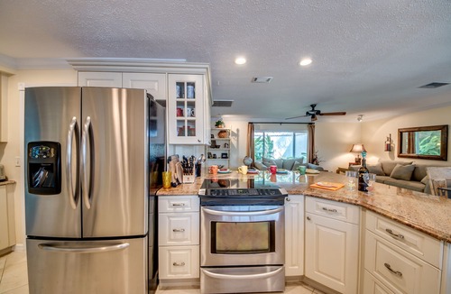 Yacht Club House | Happy Cape 27 - in the heart of the Yacht Club Area, a boaters dream