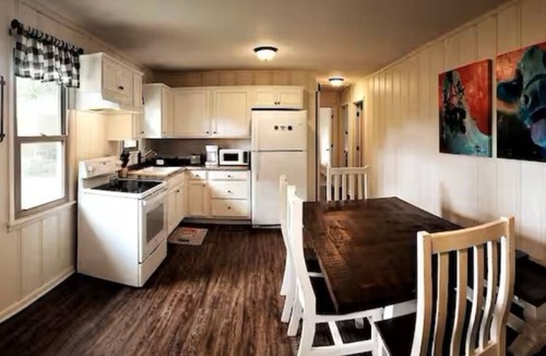 Oneonta House | Harris House - Blocks away from quaint downtown Oneonta, Shopping and Food