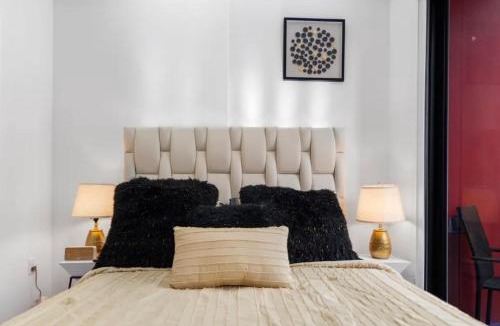 Wynwood Art District Apartment | Heart of Wynwood - Rooftop Pool - Balcony - New 1B