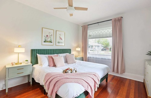 Alachua House | Hearthstone Harmony Retreat | KING-Sized Comfort