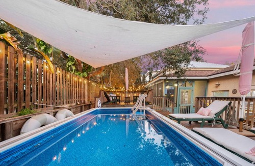 St. Augustine House | Heated Cocktail Pool, Putt Putt, Bowling, BBQ, Nintendo, Pet Friendly, Ping Pong