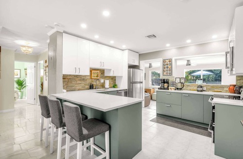 Croissant Park House | Heated Pool, 3 Hole Golf, FirePit, 5min to Airport