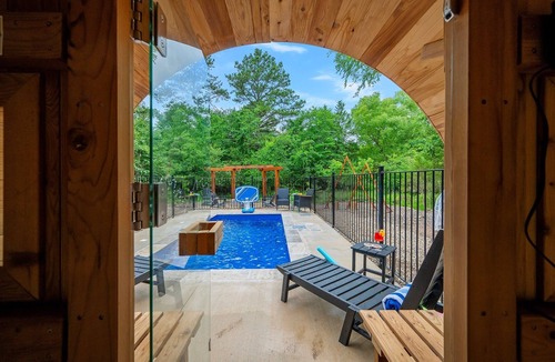 Hochatown Cabin | Heated Pool ColdPlunge Sauna HotTub Firepit Playground Arcade Heart of Hochatown